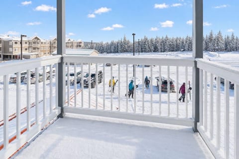 New Balcony (2023)