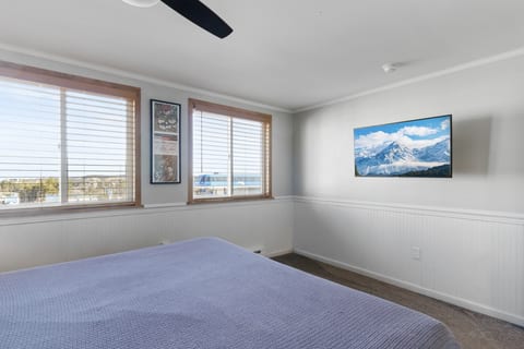 ML316 Stylish & Modern! Breathtaking Mountain/Trail View Close to Village Wi-Fi