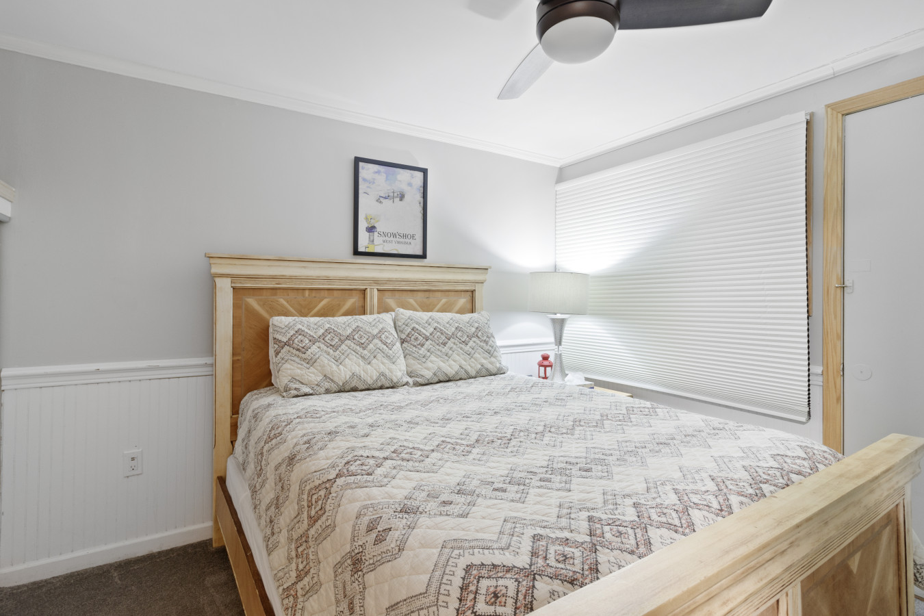 Queen-sized bed in 2nd bedroom; with Flat screen TV