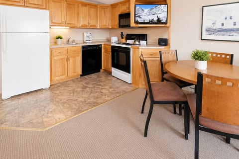 ML229 Perfect for a Mountain Escape Great for Relaxing WiFi Gated Parking