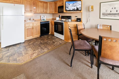 ML229 Perfect for a Mountain Escape Great for Relaxing WiFi Gated Parking