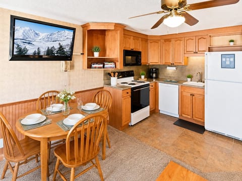 ML266 Quick Slope Access! 1BR/1BA Near the Village EZ Parking Wi-Fi CLEAN!
