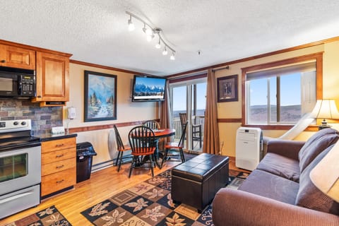 Mountain Lodge 278 is your snowshoe home away from home.