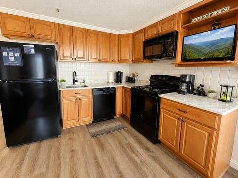 ML228 Relax and Reset In The Mtn Air Great Slope View WiFi Close To Village