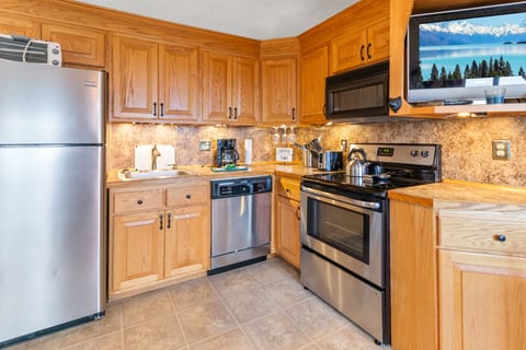 ML276 Mellow, cozy, down home feeling! Beautiful View! Near the Village WiFi