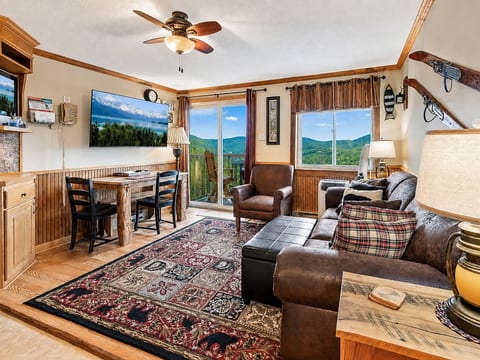 ML276 Mellow, cozy, down home feeling! Beautiful View! Near the Village WiFi