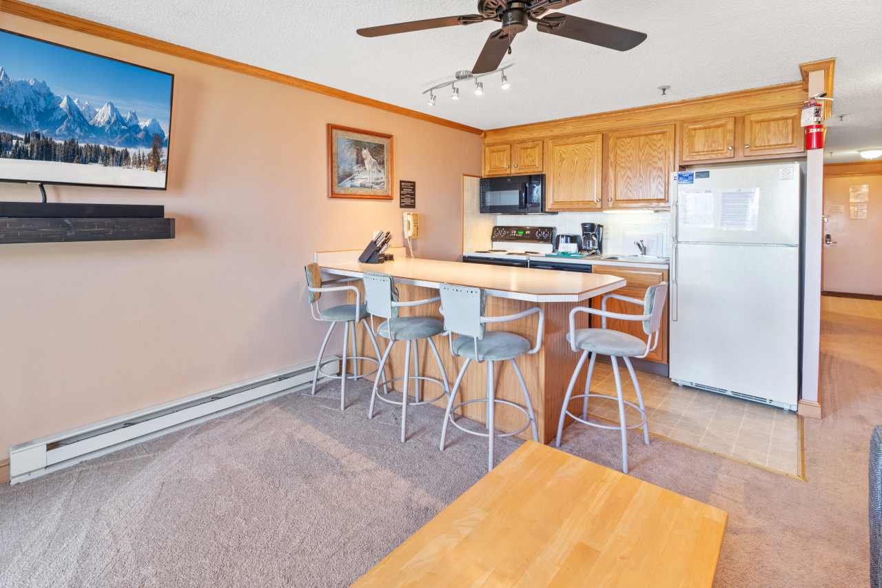 Room for four (4) at the ML226 dinner table!