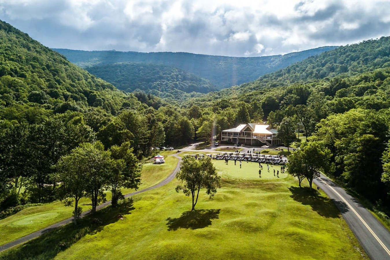 Enjoy a round of golf at the nearby Raven Golf Course!