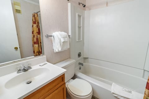ML328A Corner Unit EZ Access To Trails WiFi Gated Parking NEW DECK