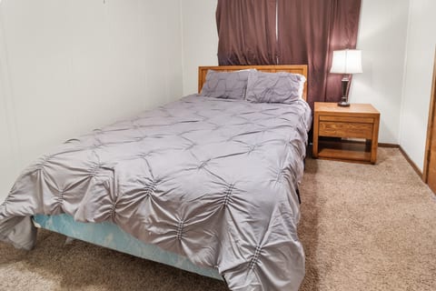 Snowcrest 215B 1BR 1BA Sleeps Six WiFi Parking Next To Soaring Eagle Lift