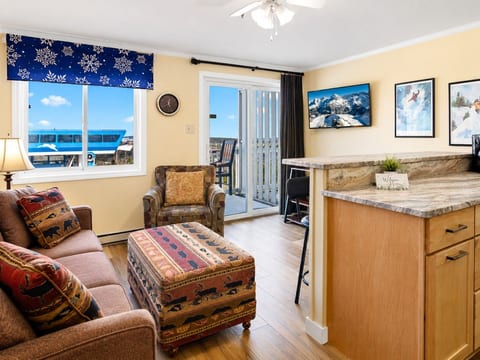 Welcome to your Snowshoe home away from home Mountain Lodge 332!