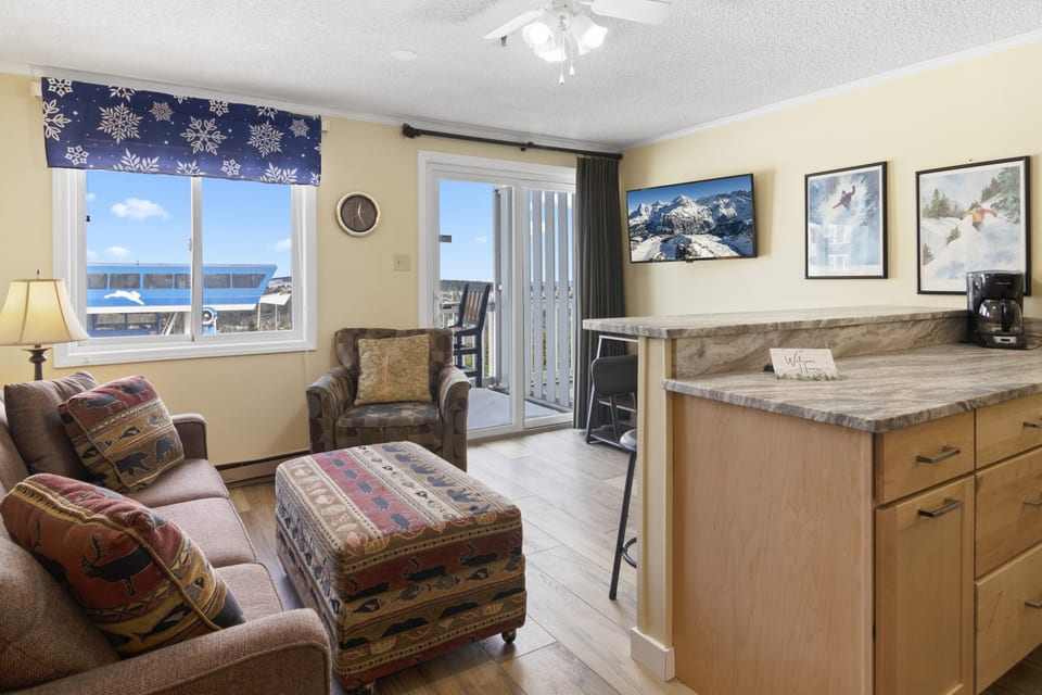 Welcome to your Snowshoe home away from home Mountain Lodge 332!
