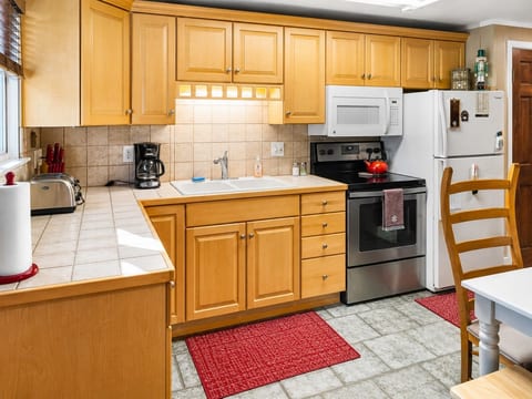 Fully-equipped kitchen