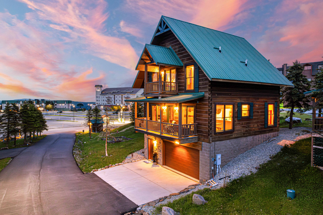 Mountain Views w/Bike Storage & Game Room