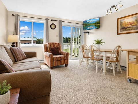 ML127 Perfect Condo For Families with Kids Parking Wi-Fi Next to Slopes