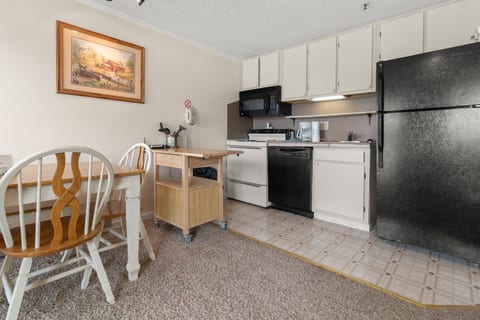 ML127 Perfect Condo For Families with Kids Parking Wi-Fi Next to Slopes