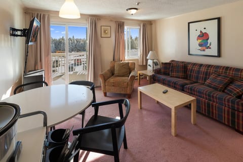 Mountain Lodge 315 is your Snowshoe home away from home!