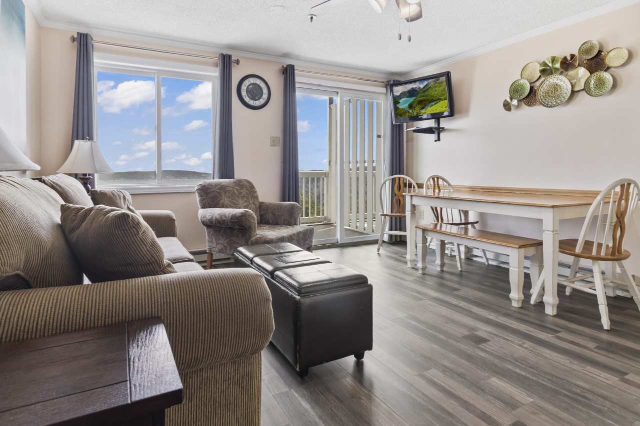 ML186 First Floor WiFi Parking Near Village Slopes