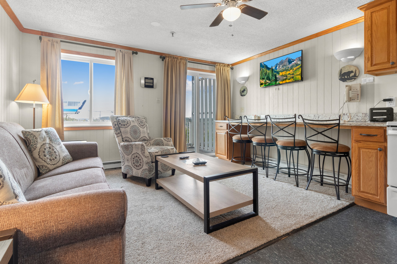 ML236 Ballhooter View Wi-Fi Parking Next to Village AC