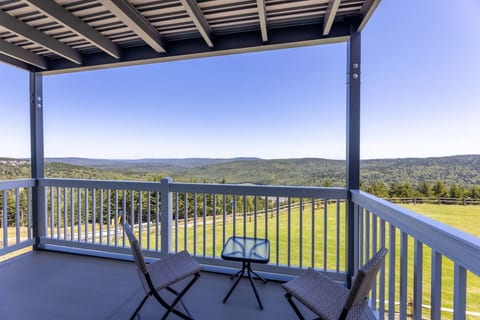 ML152 Mountain View Slope Side Retreat parking Wi-Fi VIEW!