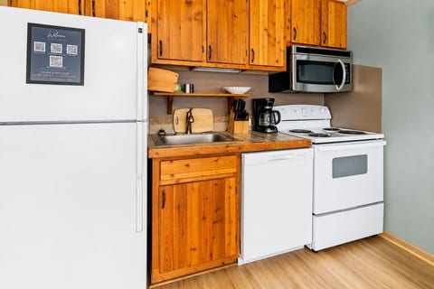 Fully-equipped kitchen