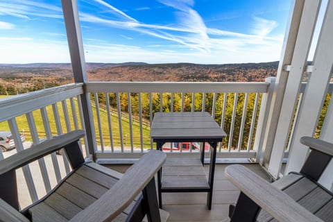 ML286 Beautiful Views New Deck Wi-Fi EZ Parking