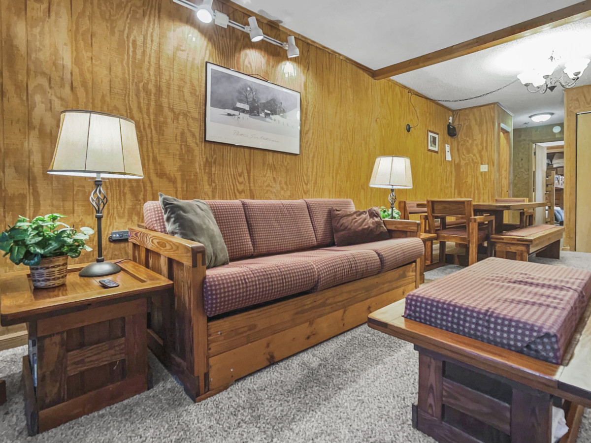 LB103A Family Friendly 3BR 2BA! Quiet and Serene! Private Deck