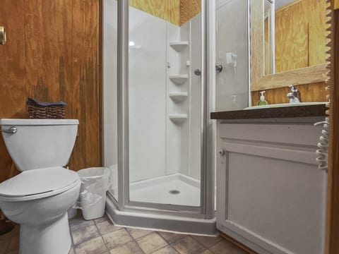 Leatherbark 103A Family Friendly 3BR 2BA Private Deck Gated Parking