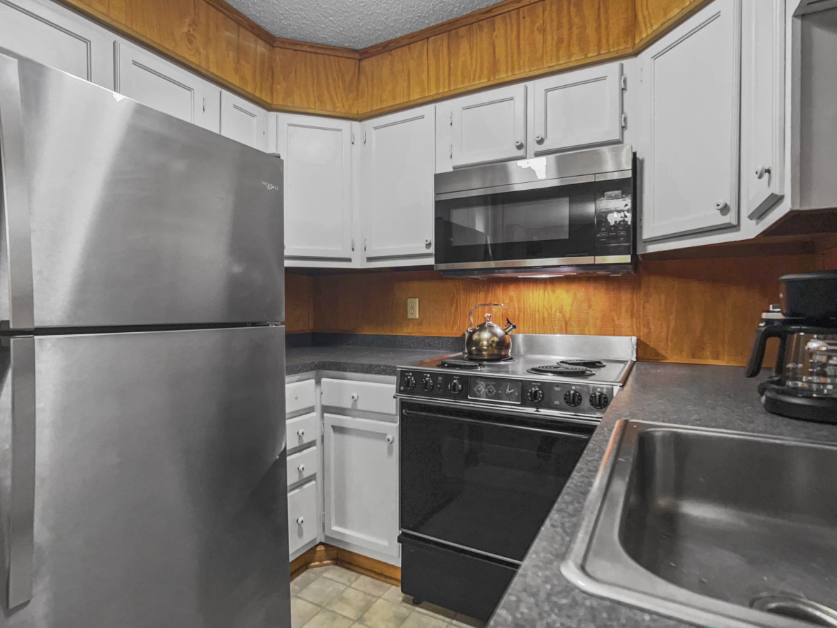 Leatherbark 103A Family Friendly 3BR 2BA Private Deck Gated Parking - Snowshoe