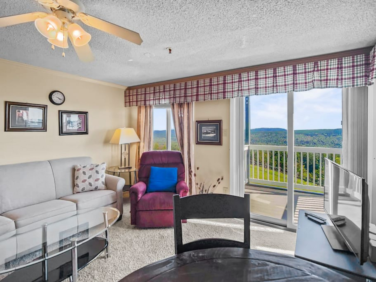 ML182 First Floor Slope Side New Deck EZ Parking WiFi - Snowshoe