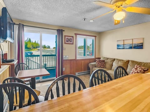 ML169 1st Floor End Unit EZ Parking No Steps WiFi Slope Side