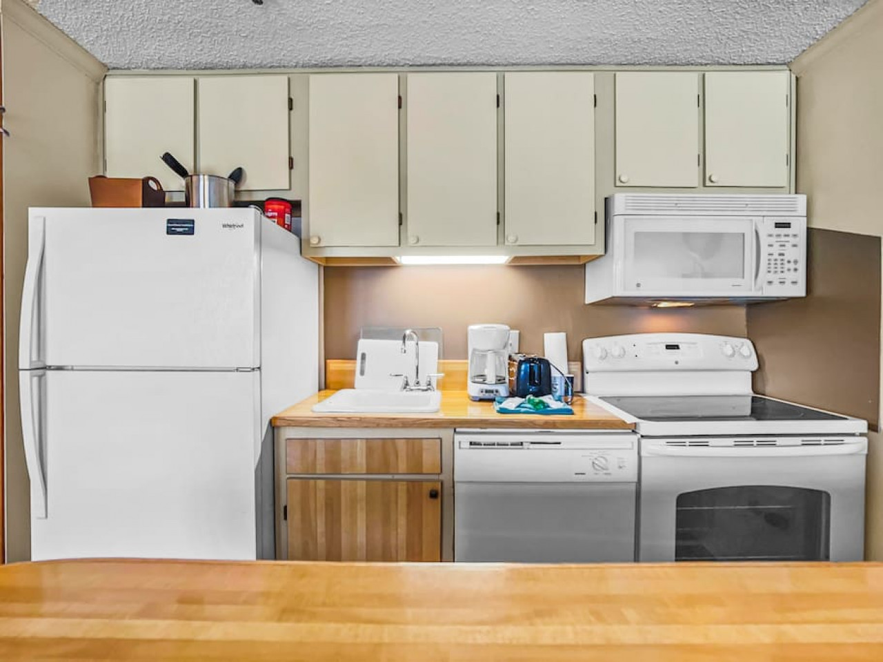 ML169 1st Floor End Unit EZ Parking No Steps WiFi Slope Side - Snowshoe