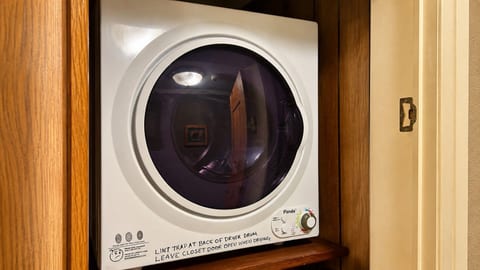 ML169 1st Floor End Unit EZ Parking No Steps WiFi Slope Side