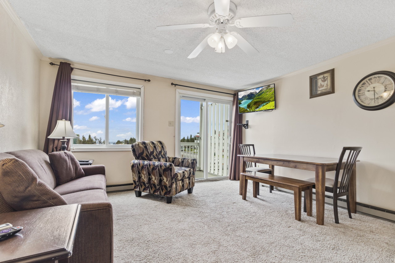 ML355 Top Floor Less Noise EZ Parking WiFi Slope Side Condo