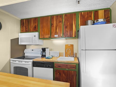 ML155 1st Floor No Elevator EZ Parking Slope Side Next to Village