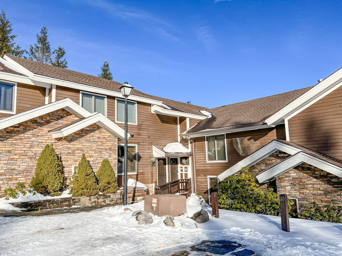 Stemwinder 10 Slope Side Condo Steps from Powder Monkey Lift!