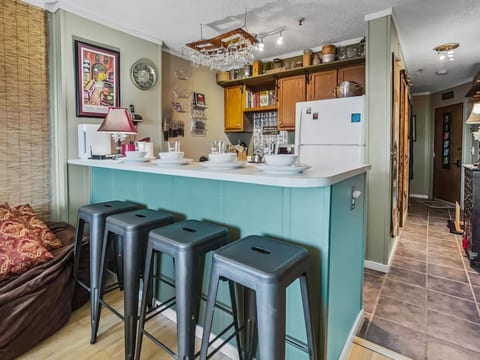 TOTW228 Wonderfully Cozy Slope Side 1BR Condo Wi-Fi