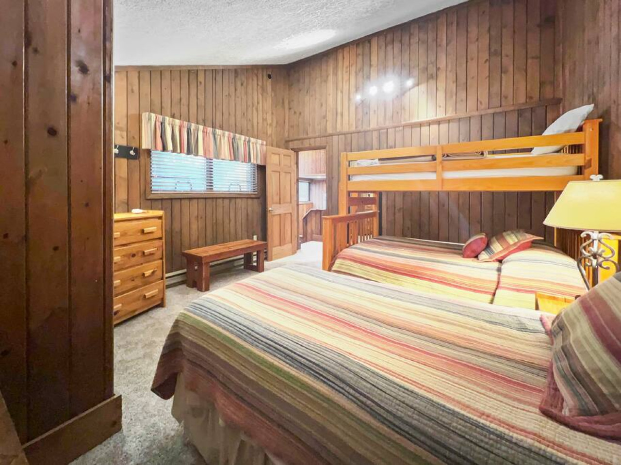 Wabasso 8 Cozy Retreat Covered Parking Sleeps 8 WiFi - Snowshoe