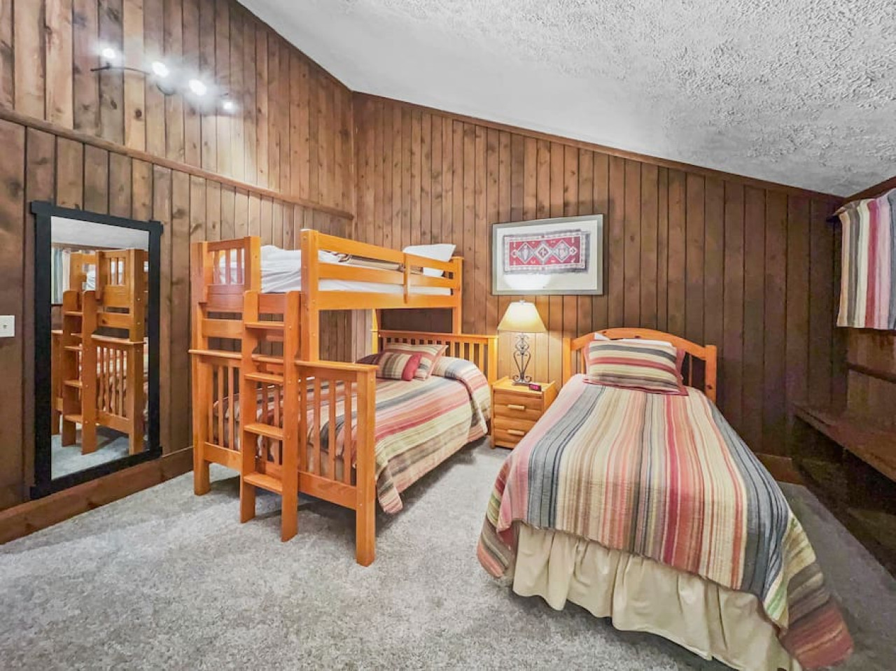 Wabasso 8 Cozy Retreat Covered Parking Sleeps 8 WiFi - Snowshoe