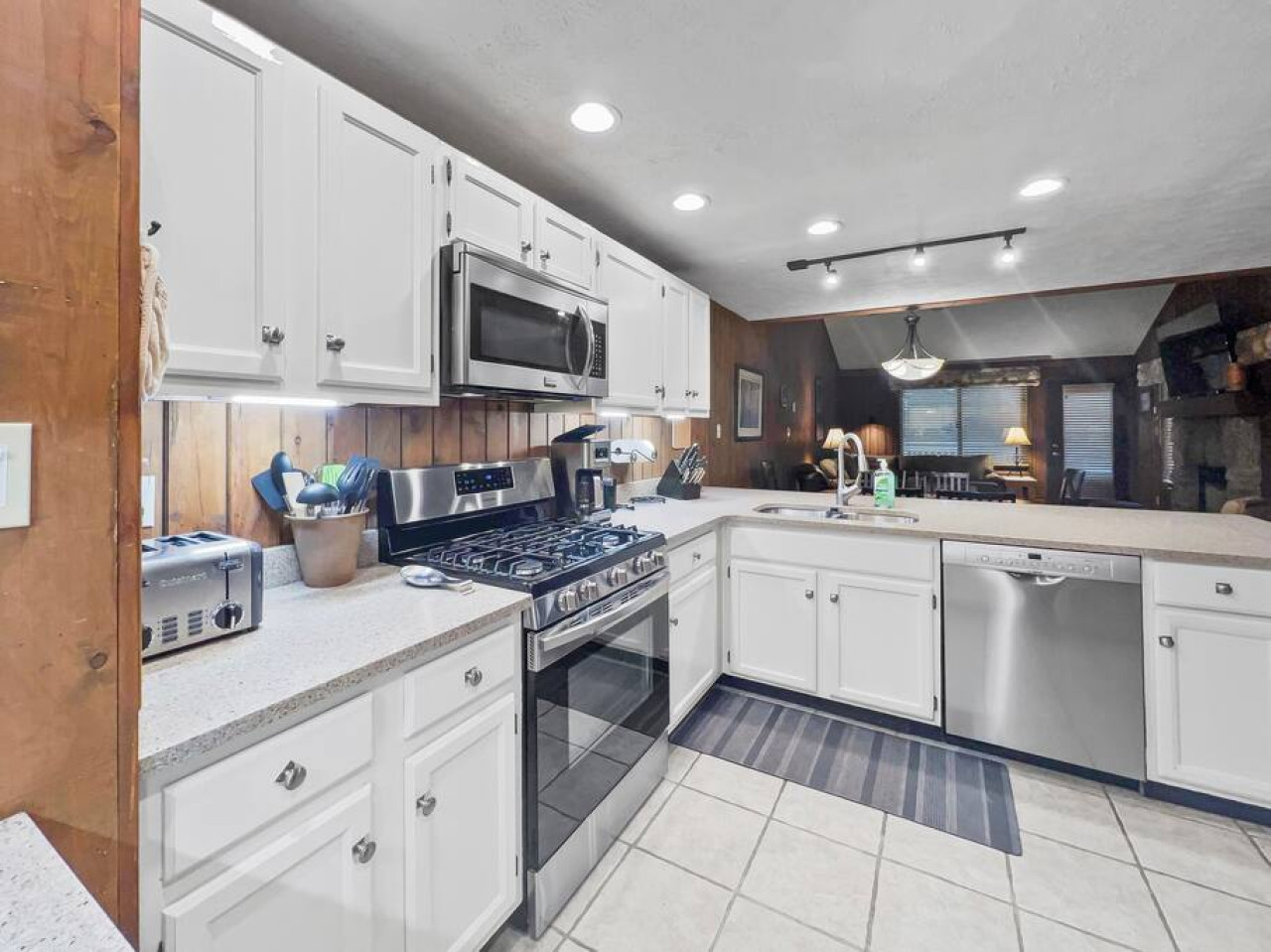 Wabasso 8 Cozy Retreat Covered Parking Sleeps 8 WiFi - Snowshoe