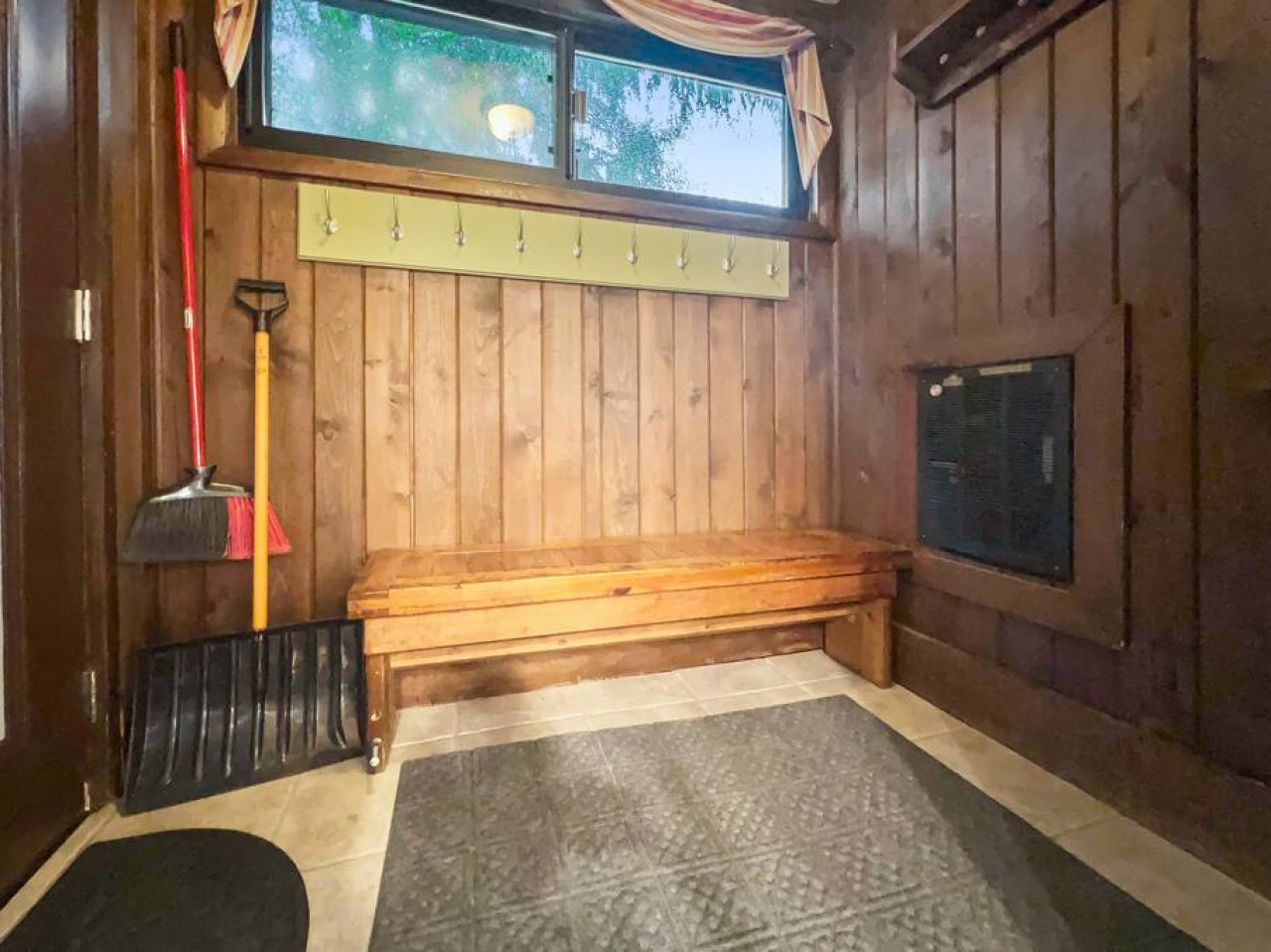 Wabasso 8 Cozy Retreat Covered Parking Sleeps 8 WiFi - Snowshoe