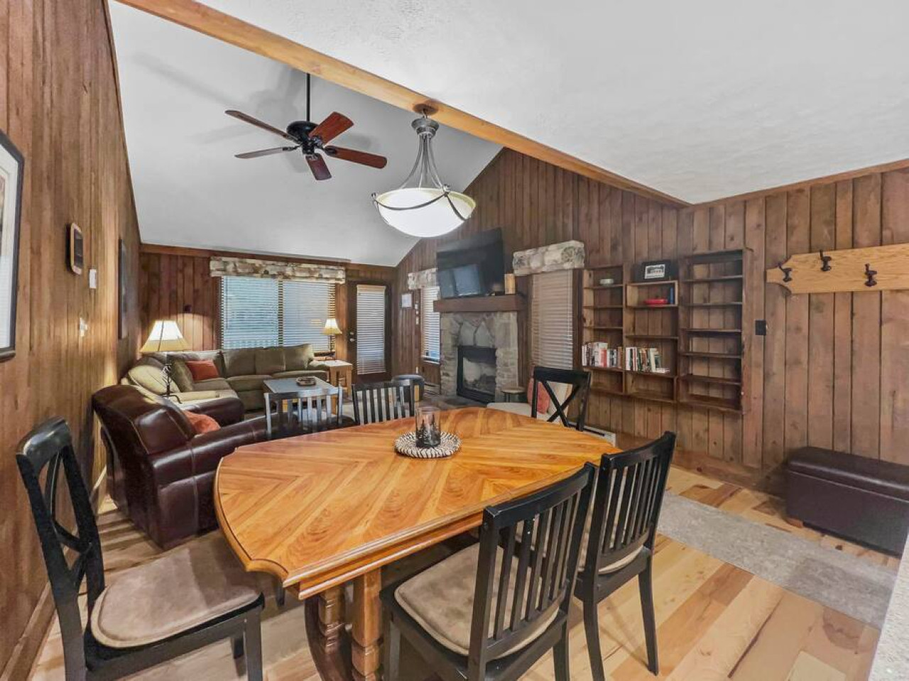 Wabasso 8 Cozy Retreat Covered Parking Sleeps 8 WiFi - Snowshoe