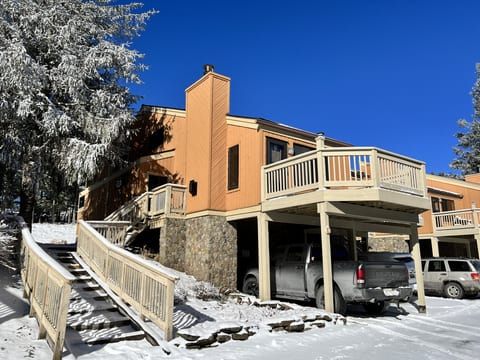 Wabasso 8 Cozy Retreat Covered Parking Sleeps 8 WiFi