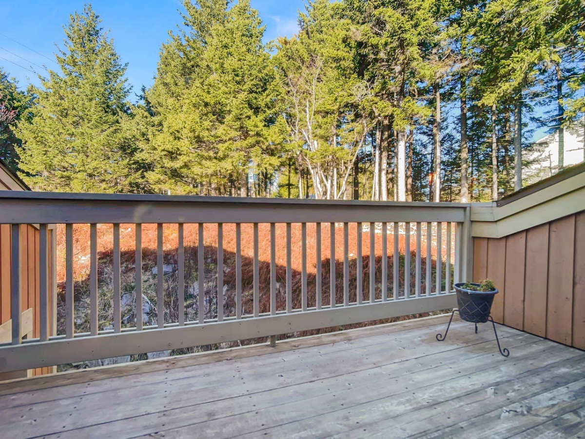 Private deck off of upstairs bedroom