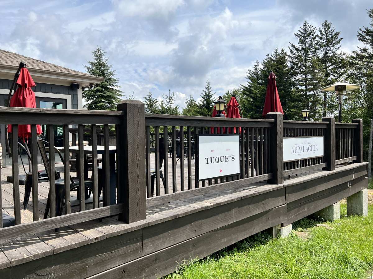 Tuque's Bar and Grill