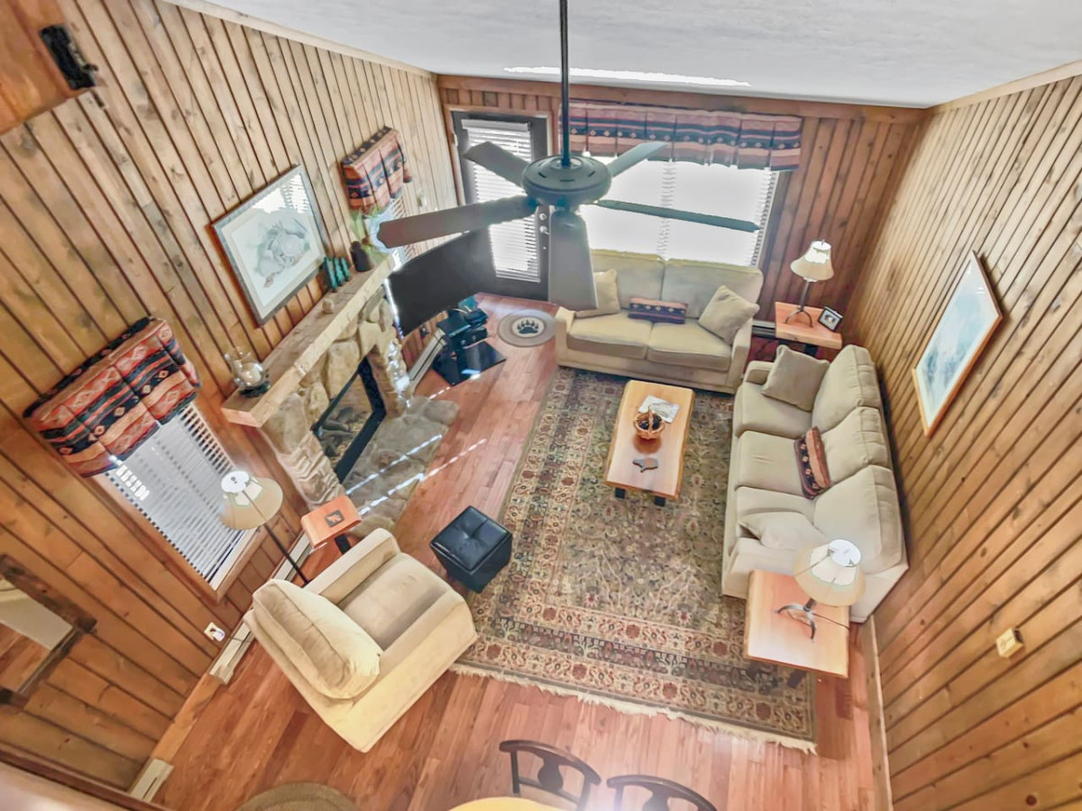 Ceiling fan in living room