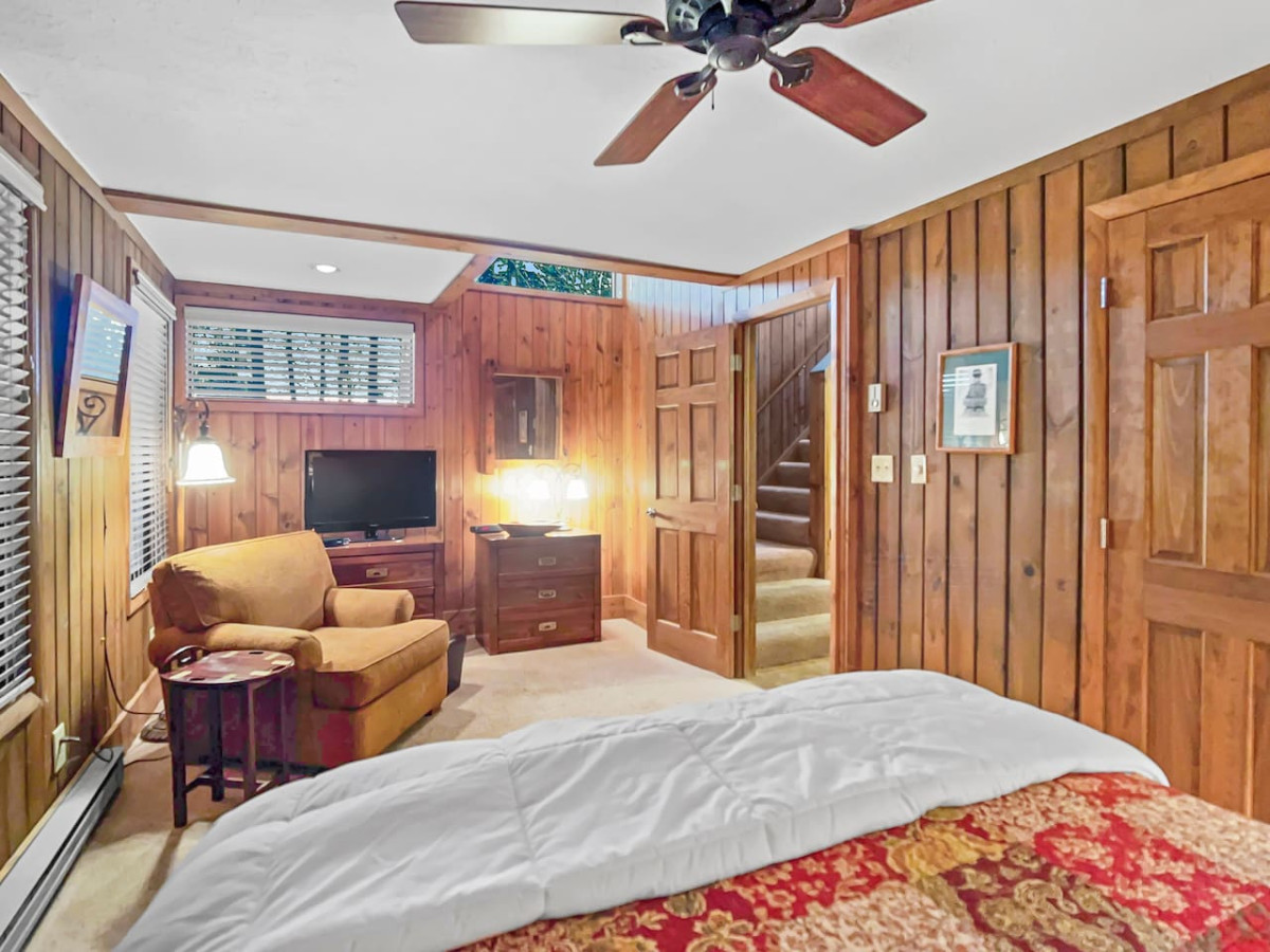 Downstairs bedroom has sitting area