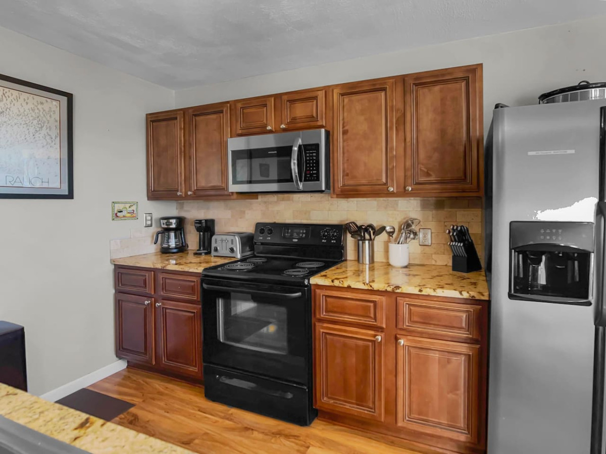 Summit 205C 3BR 2BA Across from Village WiFi Sleeps 10 Parking - Snowshoe