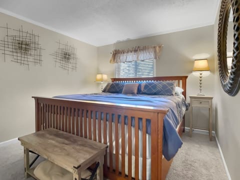 Summit 205C 3BR 2BA Across from Village WiFi Sleeps 10 Parking