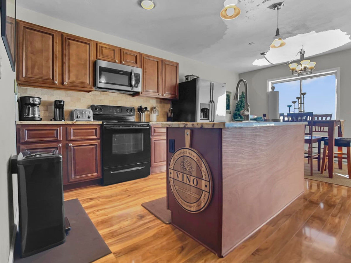 Summit 205C 3BR 2BA Across from Village WiFi Sleeps 10 Parking - Snowshoe